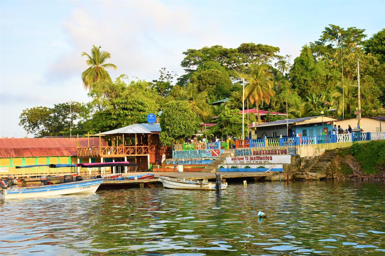 Hostal Green Coast Carenero Island Extérieur photo